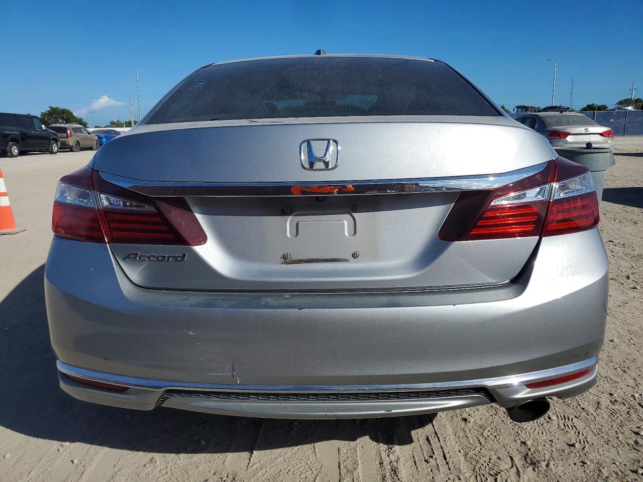 2017 HONDA ACCORD EXL photo 6
