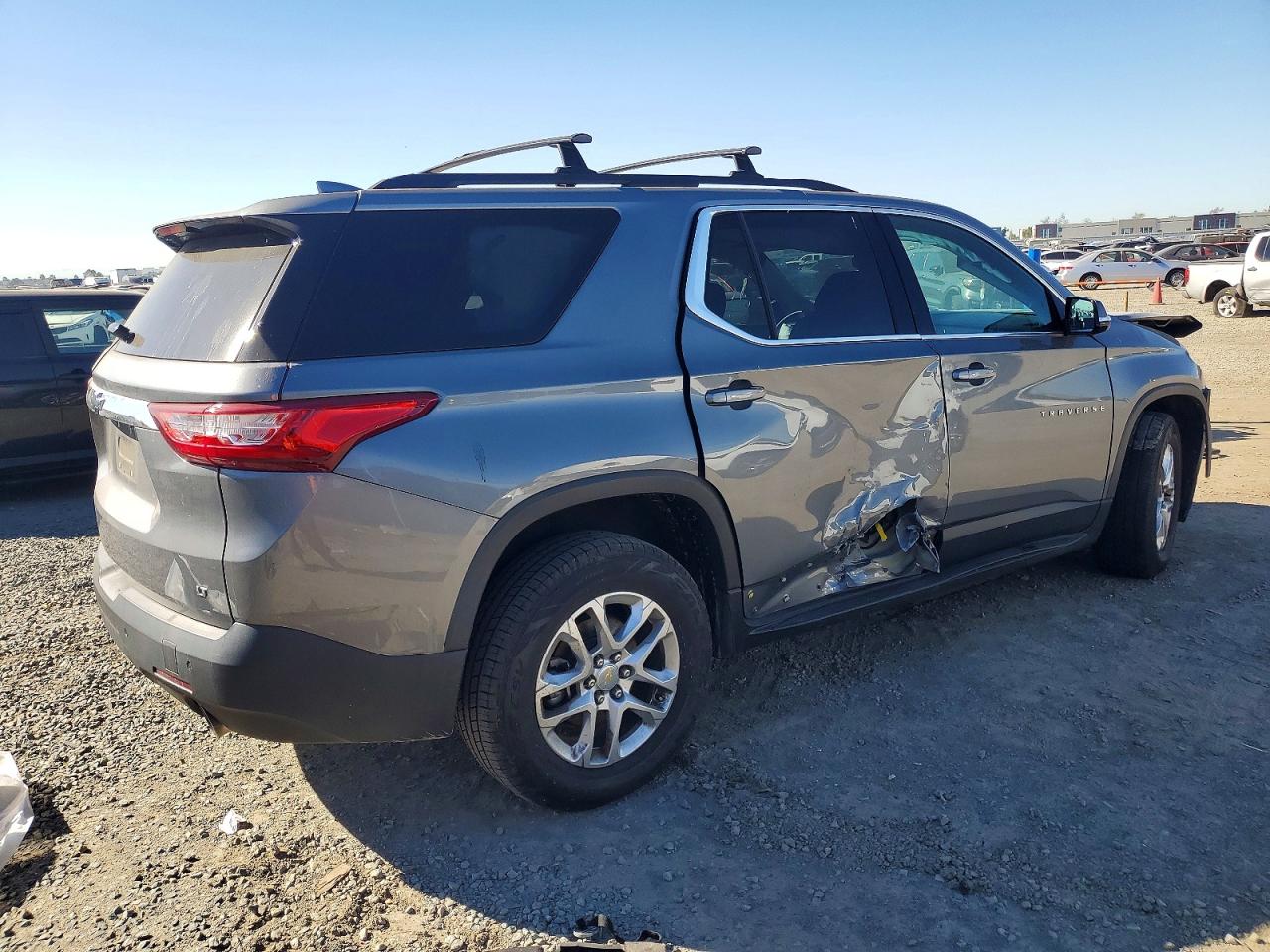 2019 CHEVROLET TRAVERSE LT photo 3