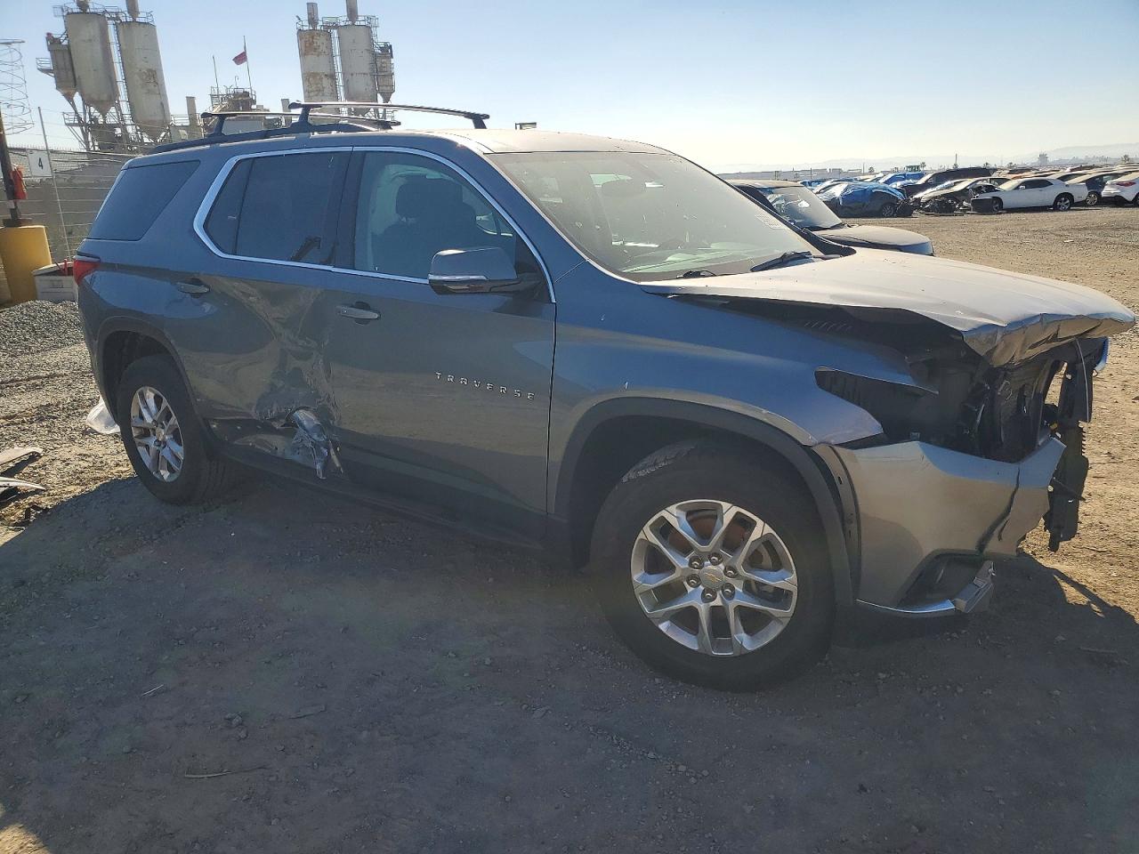2019 CHEVROLET TRAVERSE LT photo 4