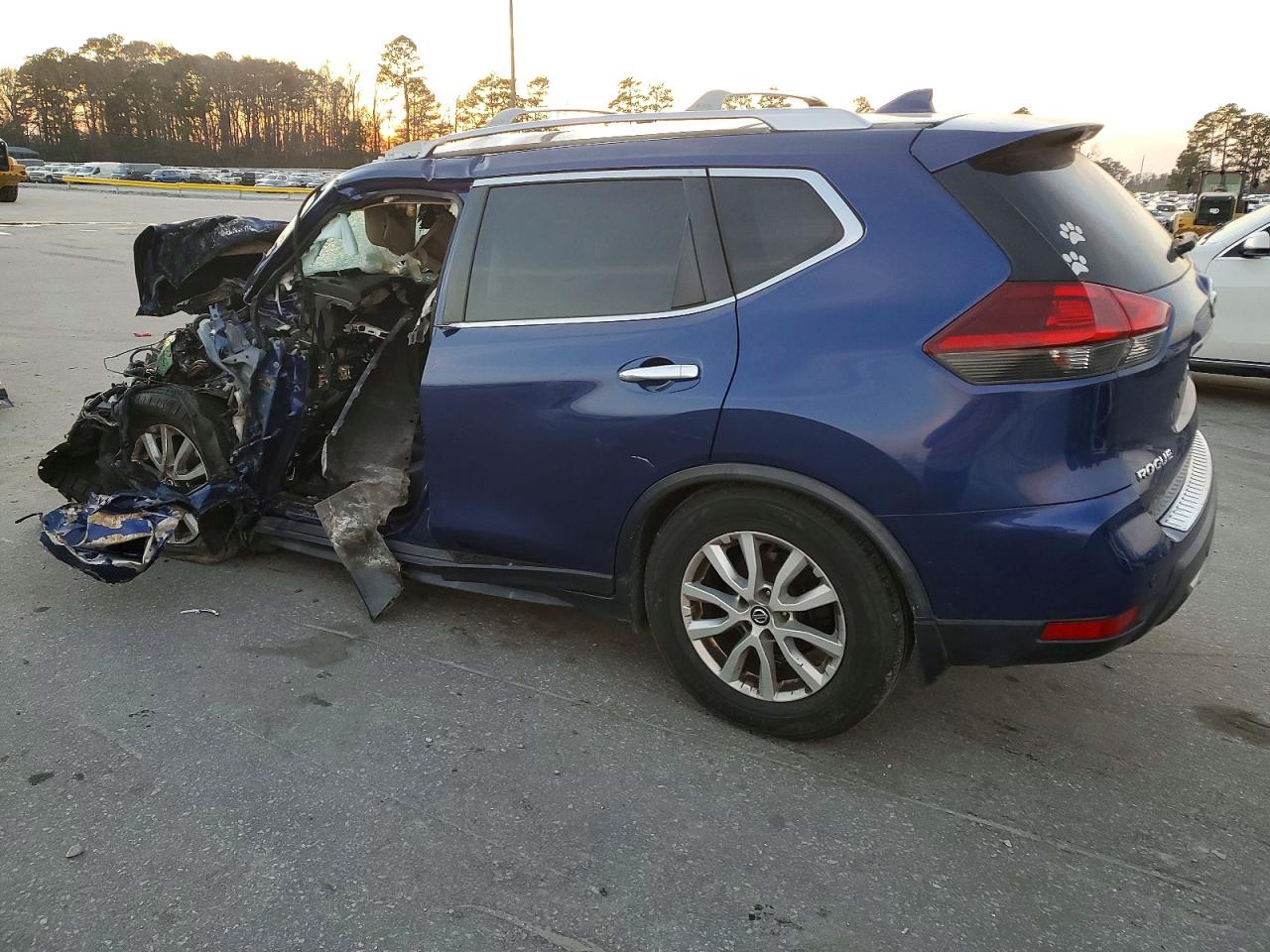 2019 NISSAN ROGUE SV photo 2