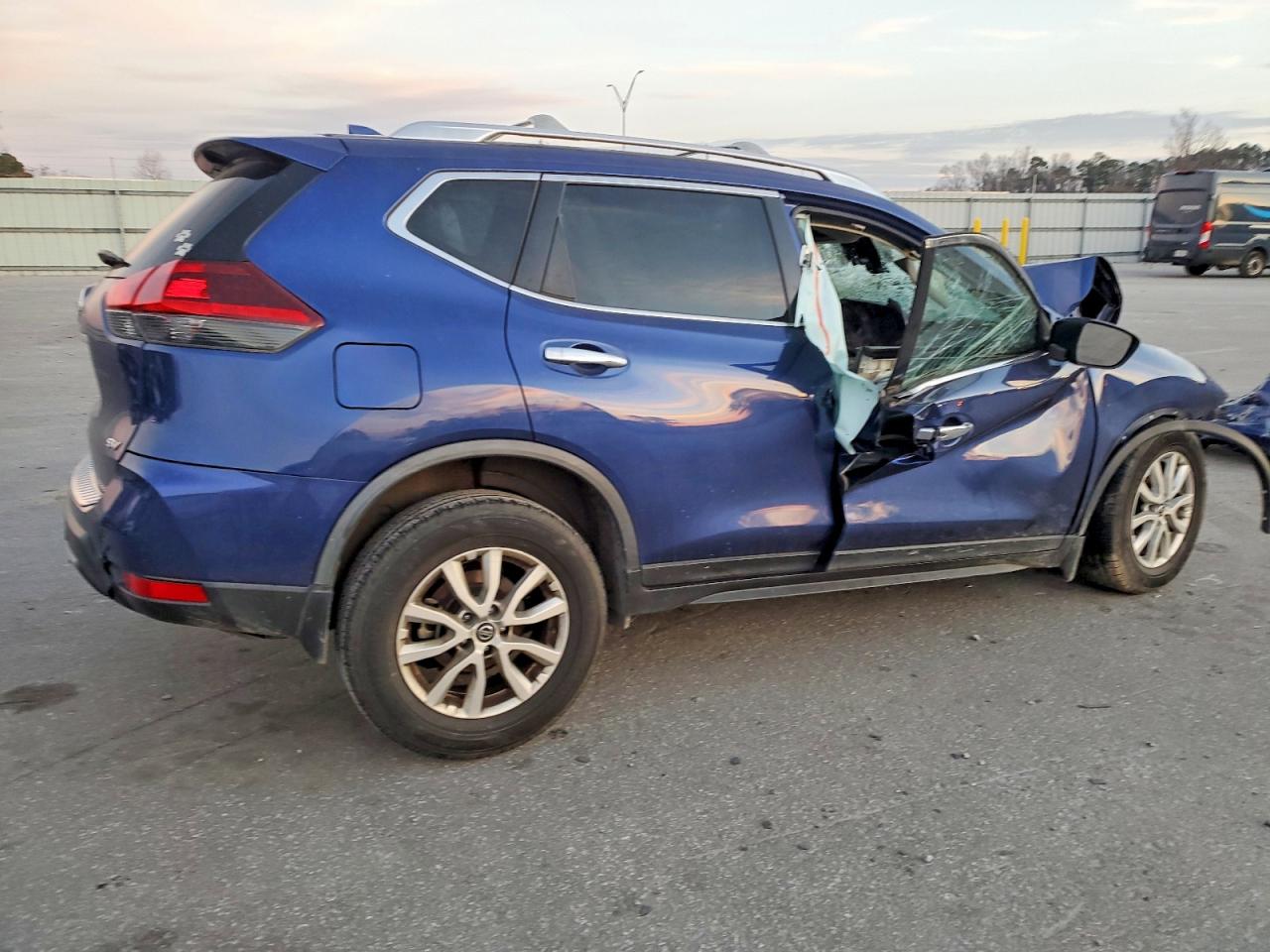 2019 NISSAN ROGUE SV photo 3