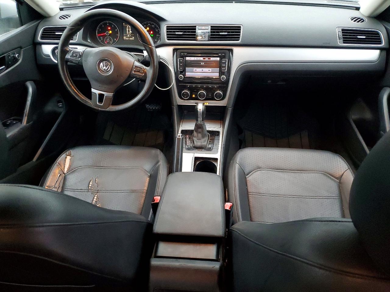 2012 VOLKSWAGEN PASSAT SE photo 8