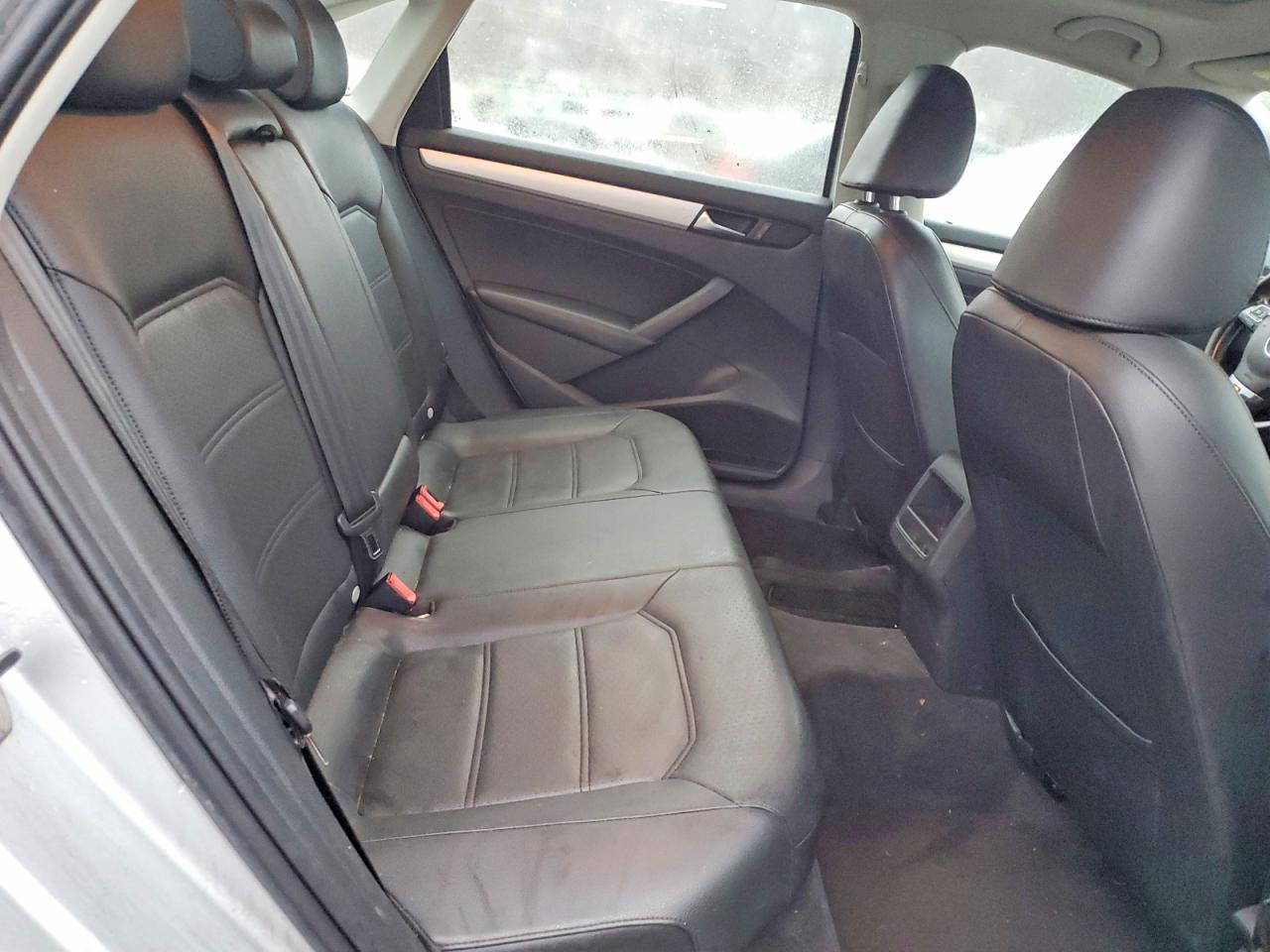 2012 VOLKSWAGEN PASSAT SE photo 10