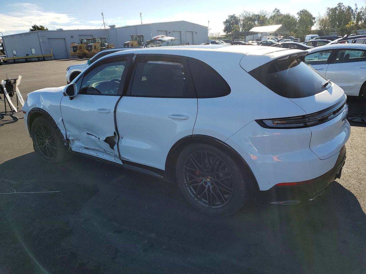 2025 PORSCHE CAYENNE GTS photo 3