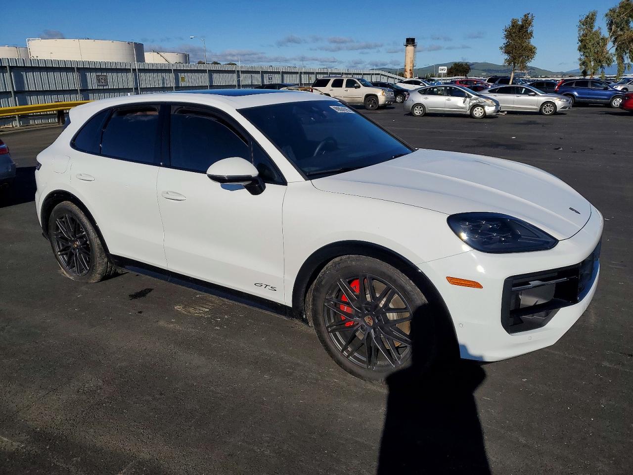 2025 PORSCHE CAYENNE GTS photo 7