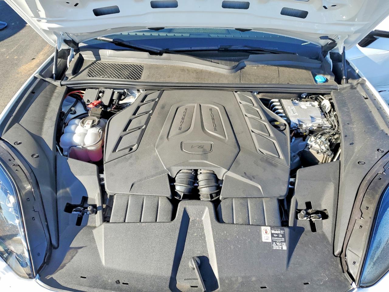 2025 PORSCHE CAYENNE GTS photo 23