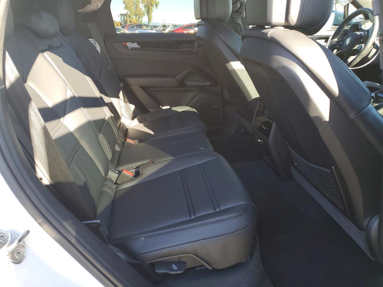 2025 PORSCHE CAYENNE GTS photo 21