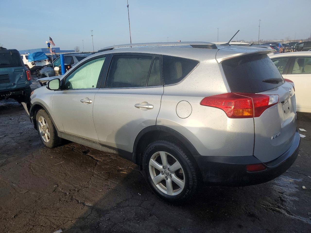 2014 TOYOTA RAV4 XLE photo 5