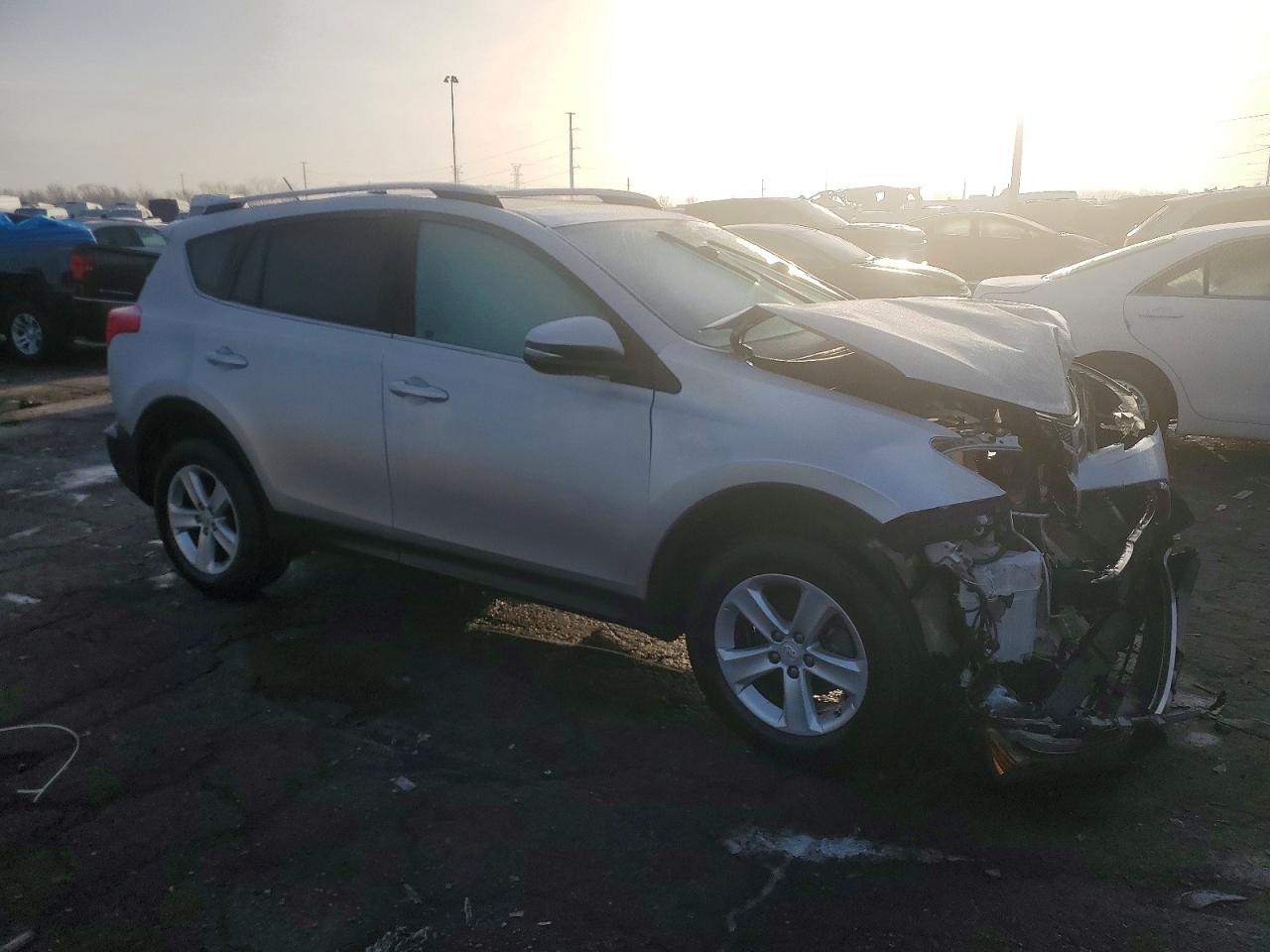2014 TOYOTA RAV4 XLE photo 13