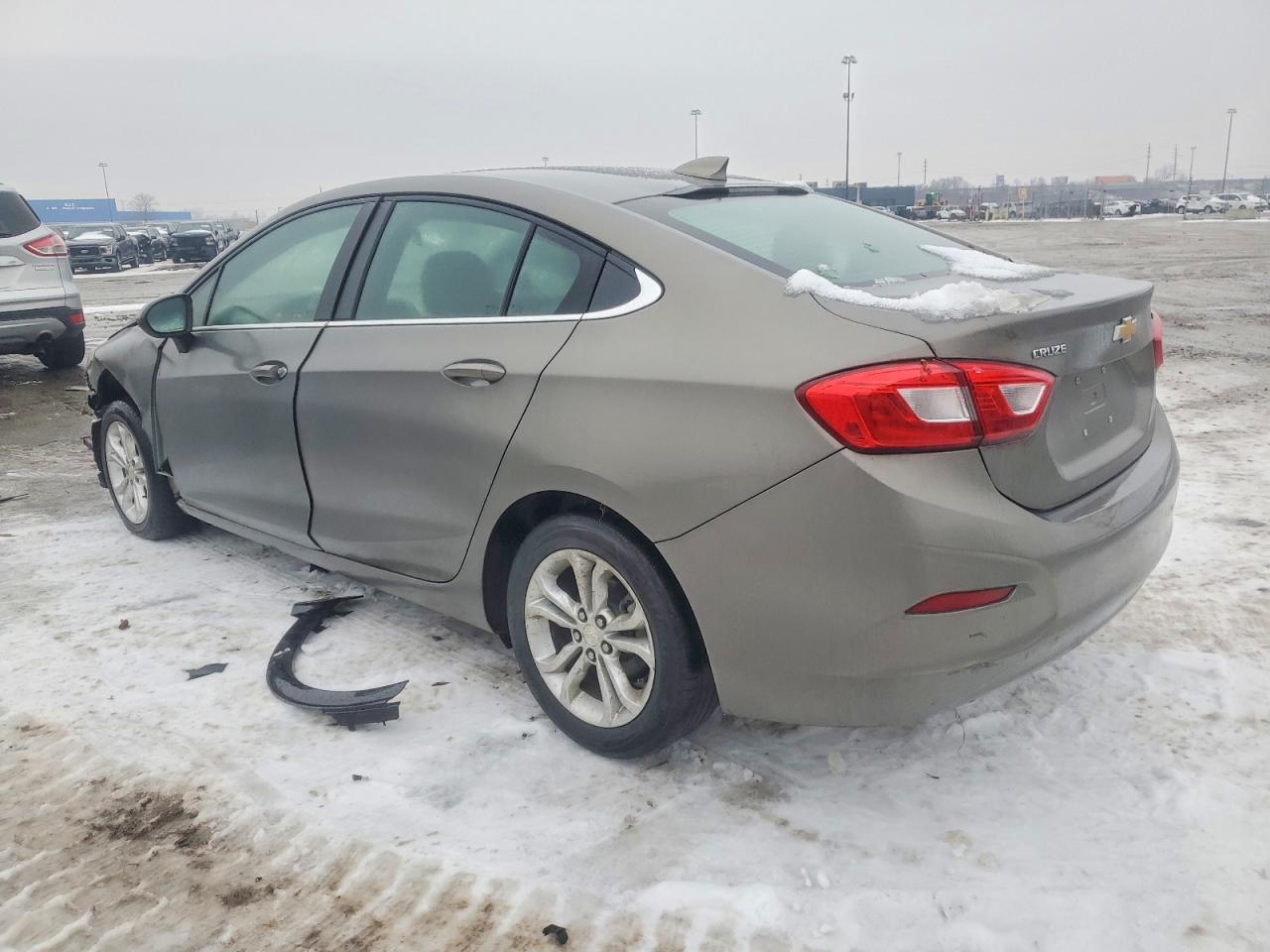 2019 CHEVROLET CRUZE LT photo 2