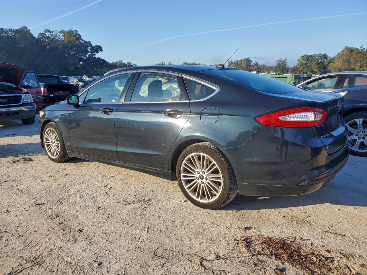 2014 FORD FUSION SE photo 2