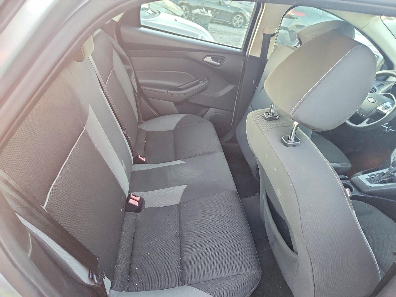 2014 FORD FOCUS SE photo 10