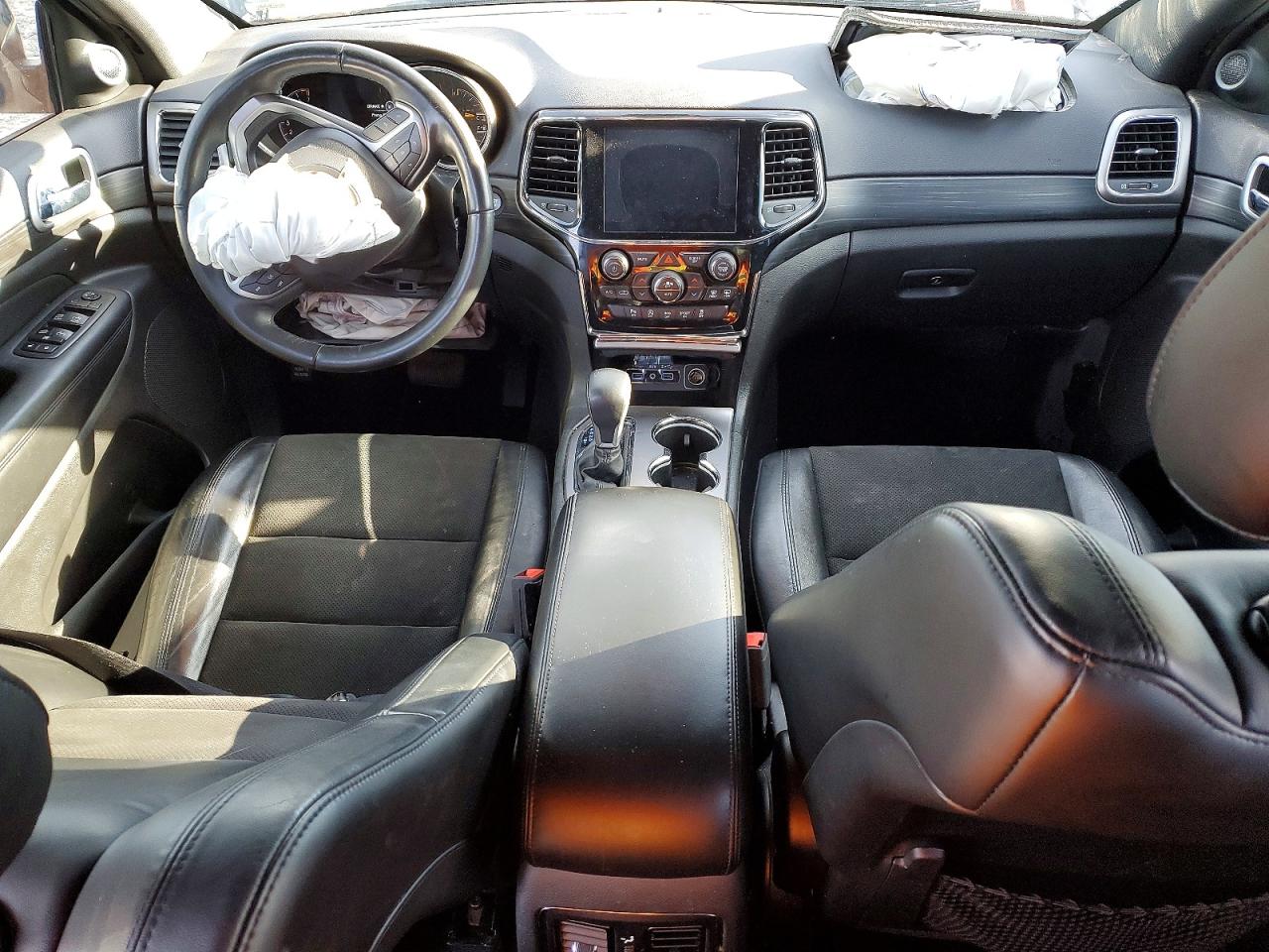 2019 JEEP GRAND CHEROKEE LAREDO photo 8