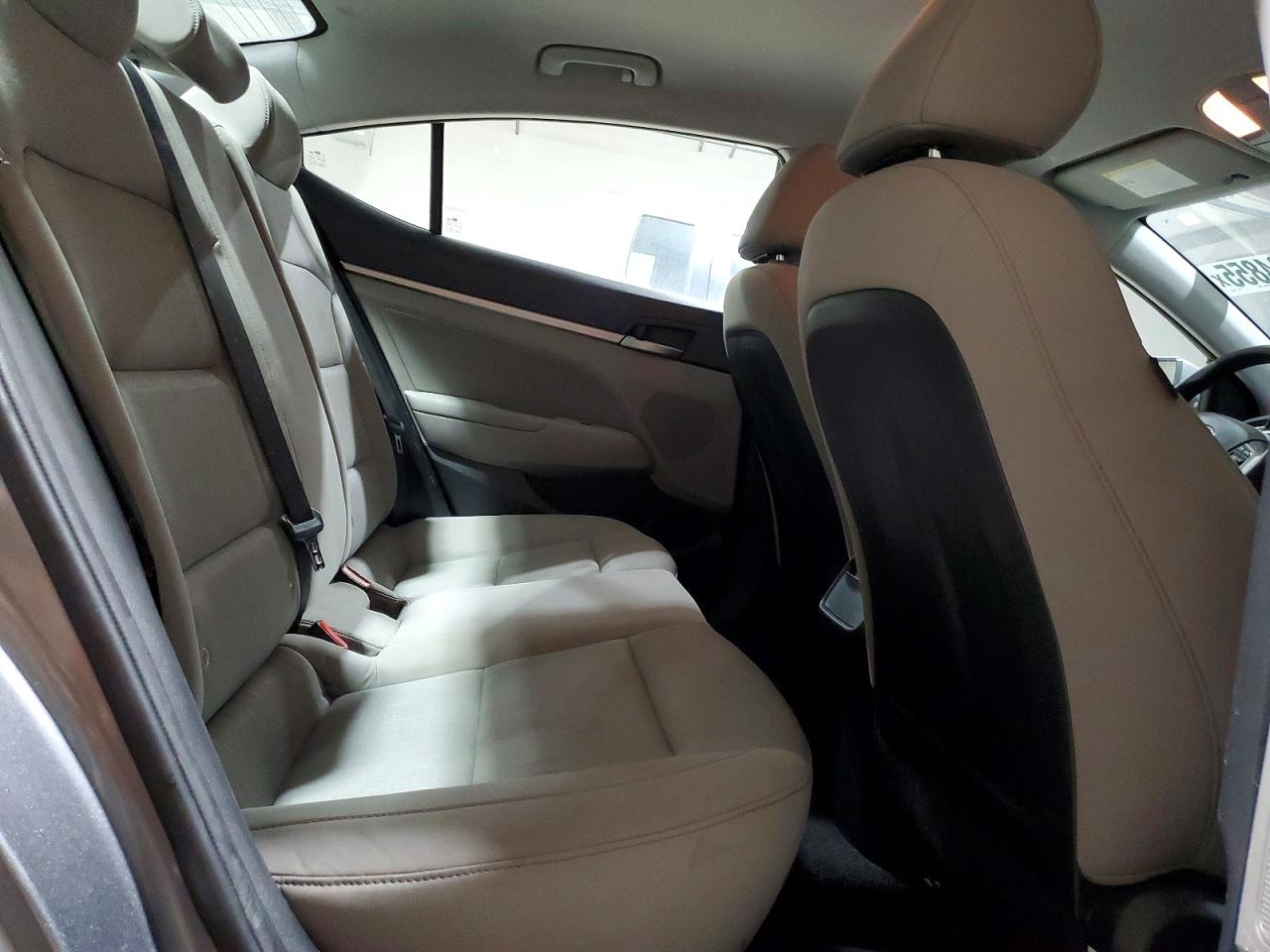 2017 HYUNDAI ELANTRA SE photo 10