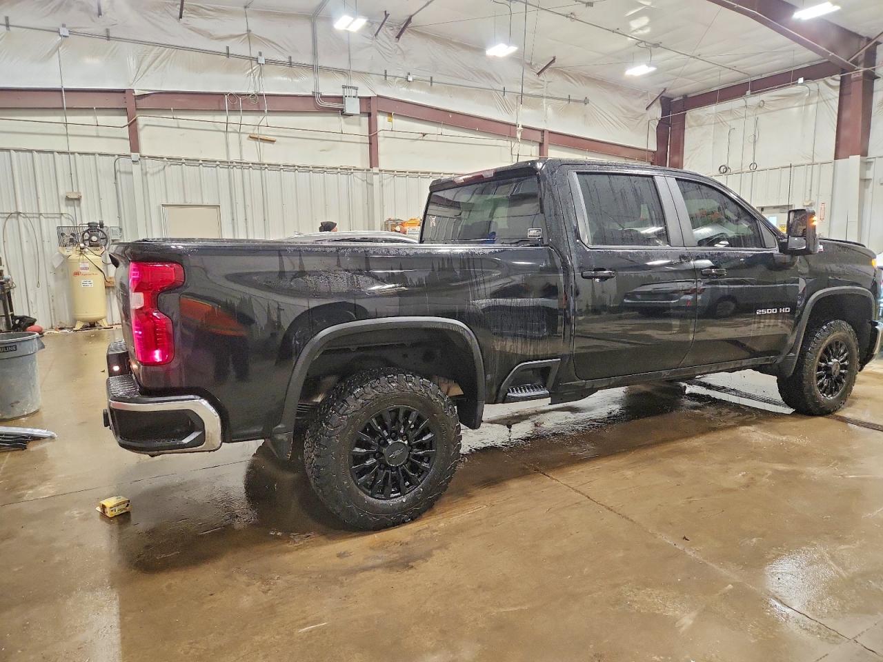 2024 CHEVROLET SILVERADO K2500 HEAVY DUTY LT photo 3