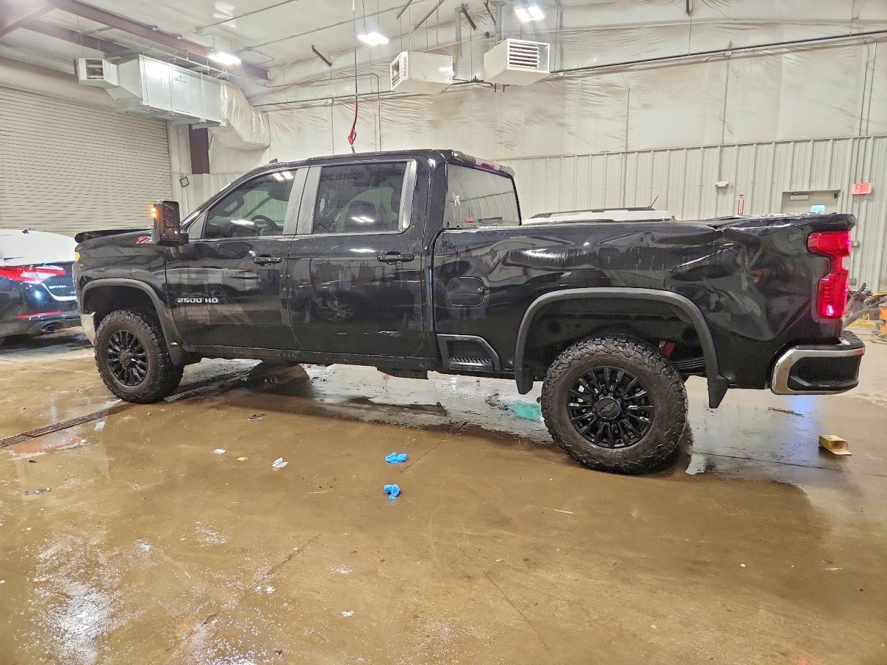 2024 CHEVROLET SILVERADO K2500 HEAVY DUTY LT photo 2