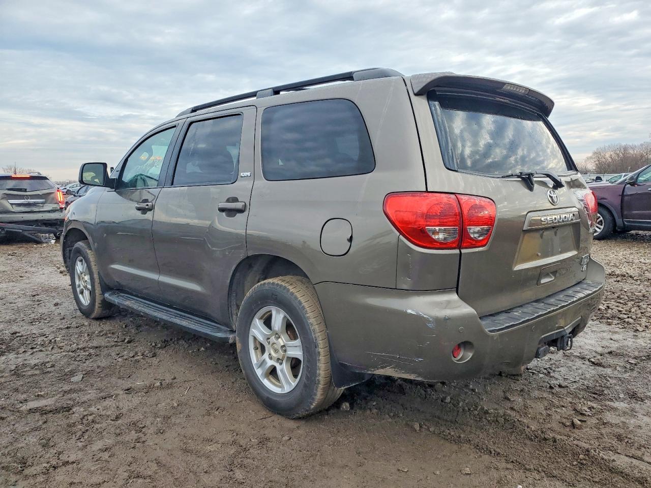 2016 TOYOTA SEQUOIA SR5 photo 3