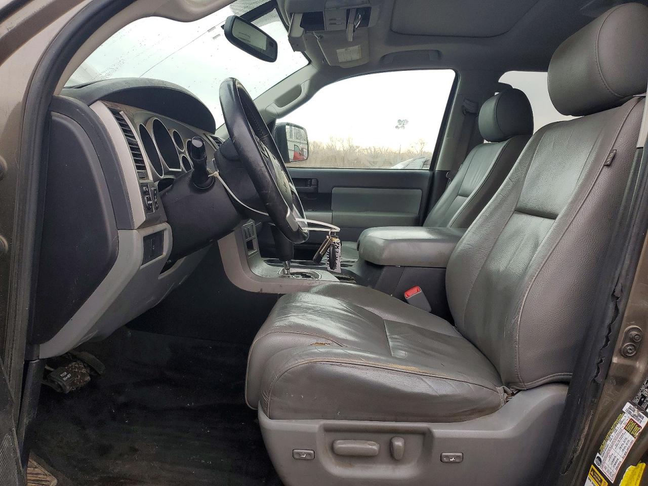 2016 TOYOTA SEQUOIA SR5 photo 13