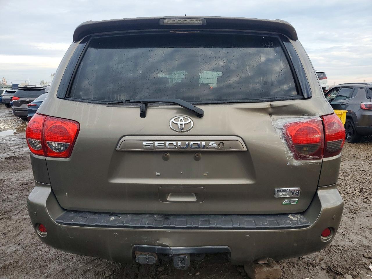 2016 TOYOTA SEQUOIA SR5 photo 11