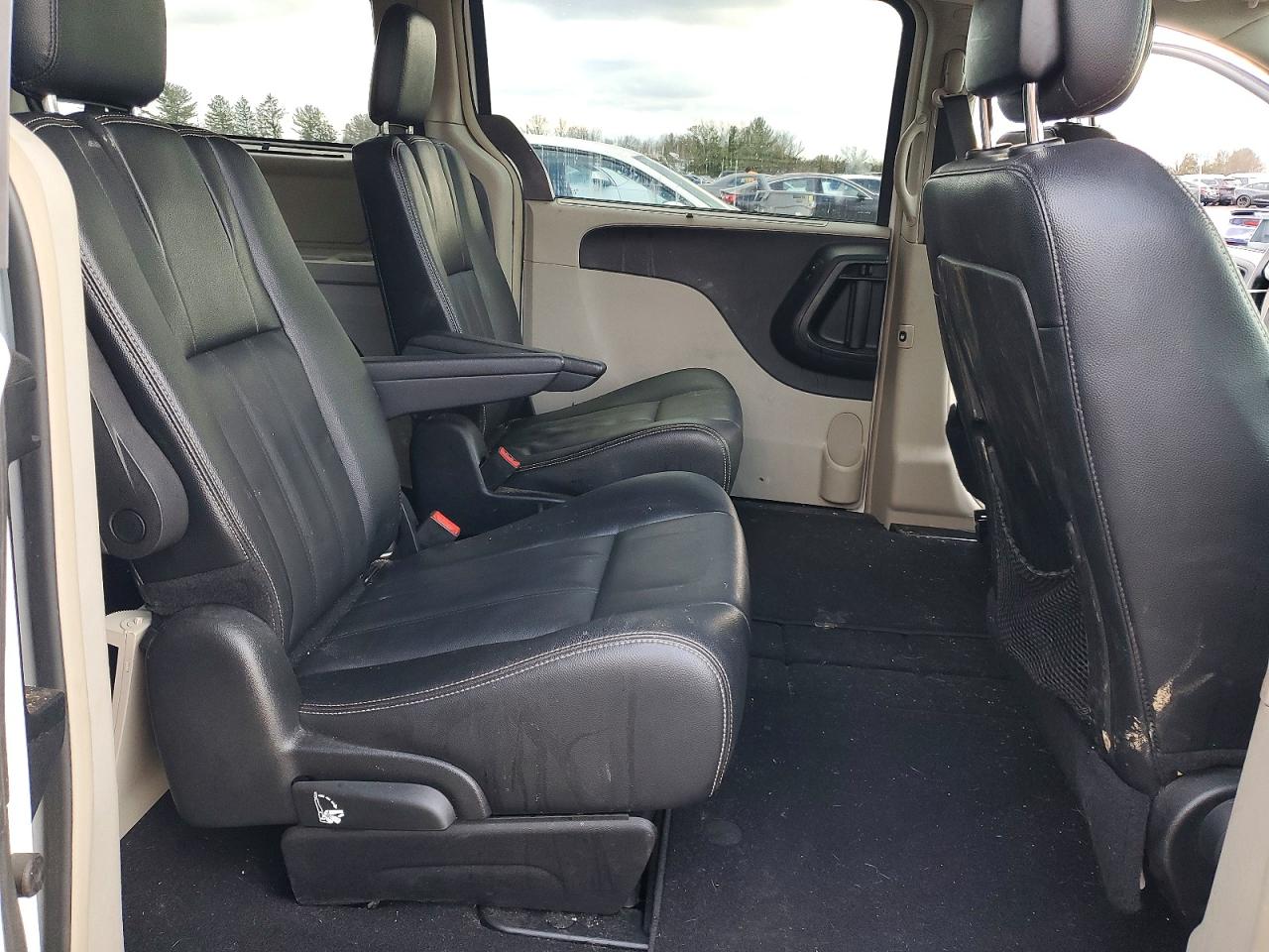 2015 CHRYSLER TOWN & COUNTRY TOURING photo 11