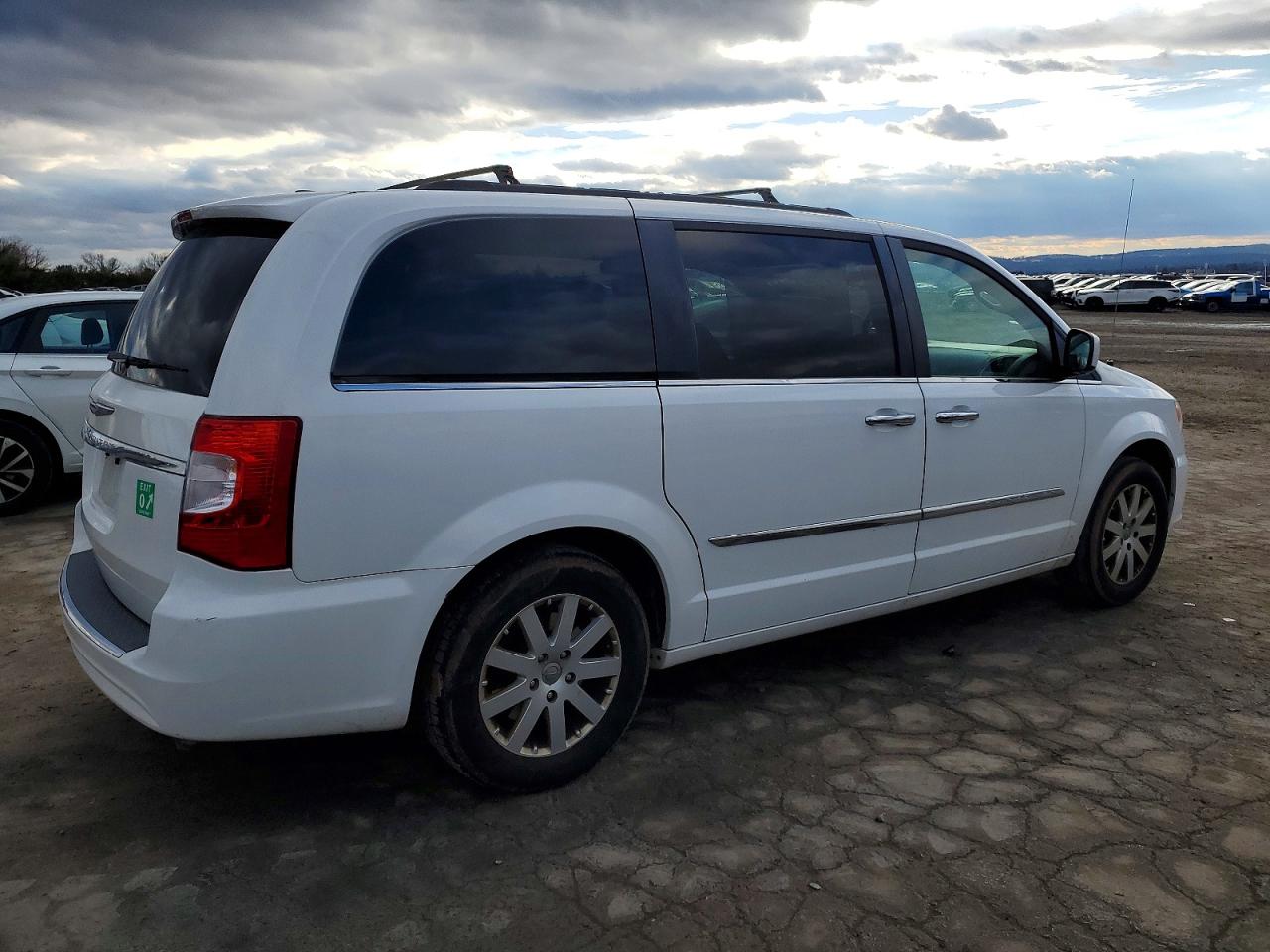 2015 CHRYSLER TOWN & COUNTRY TOURING photo 3