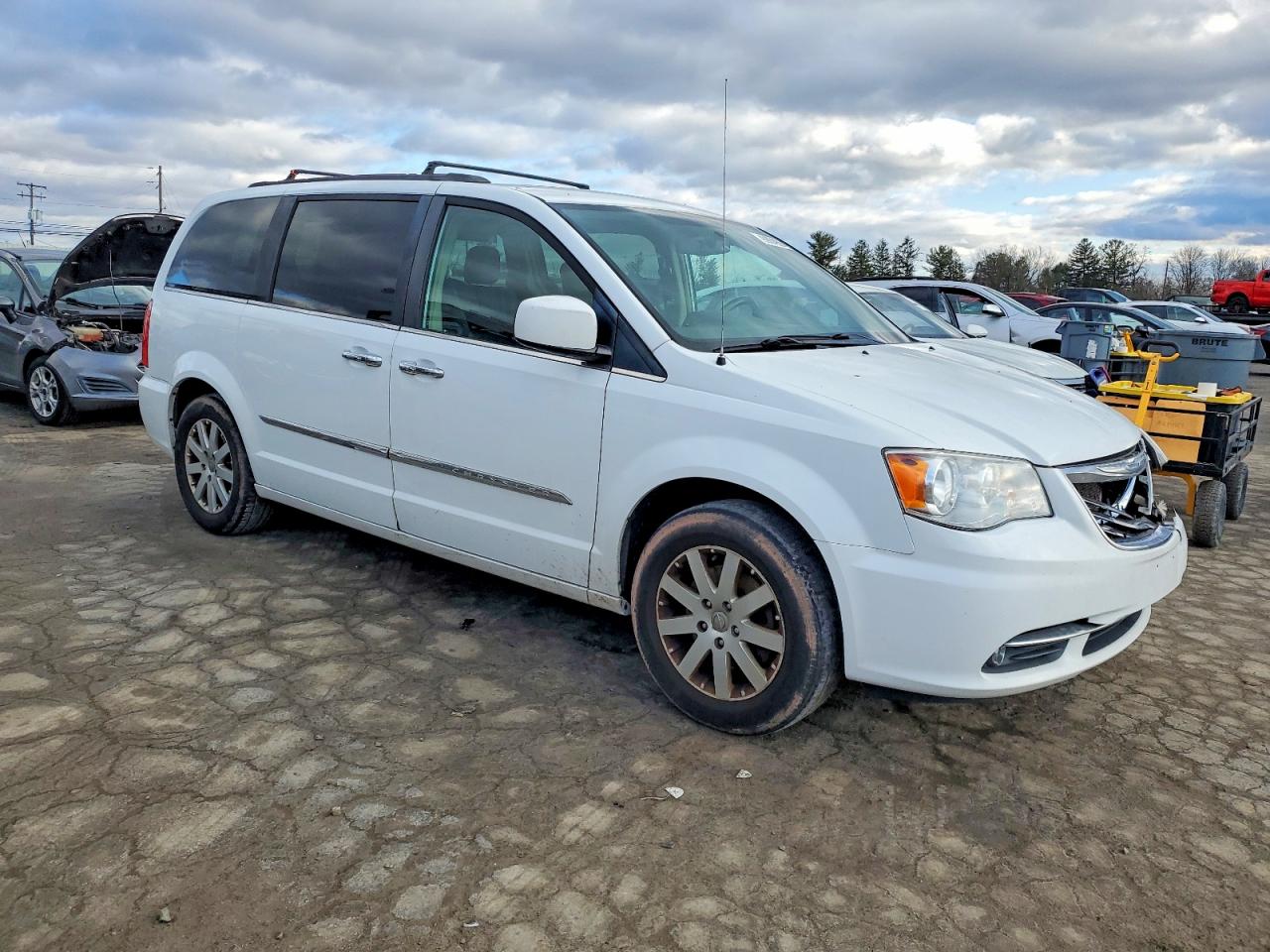 2015 CHRYSLER TOWN & COUNTRY TOURING photo 4