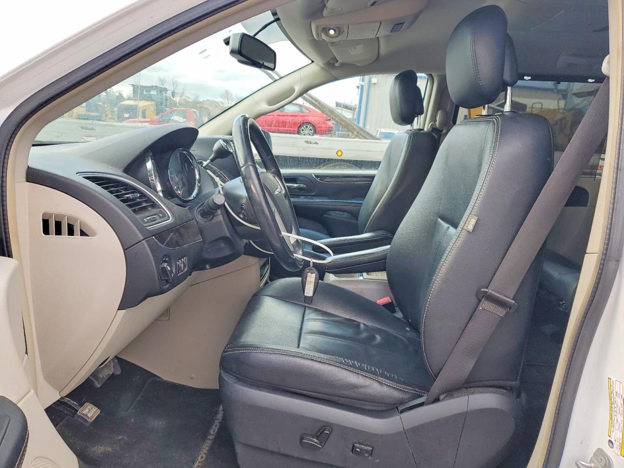 2015 CHRYSLER TOWN & COUNTRY TOURING photo 7