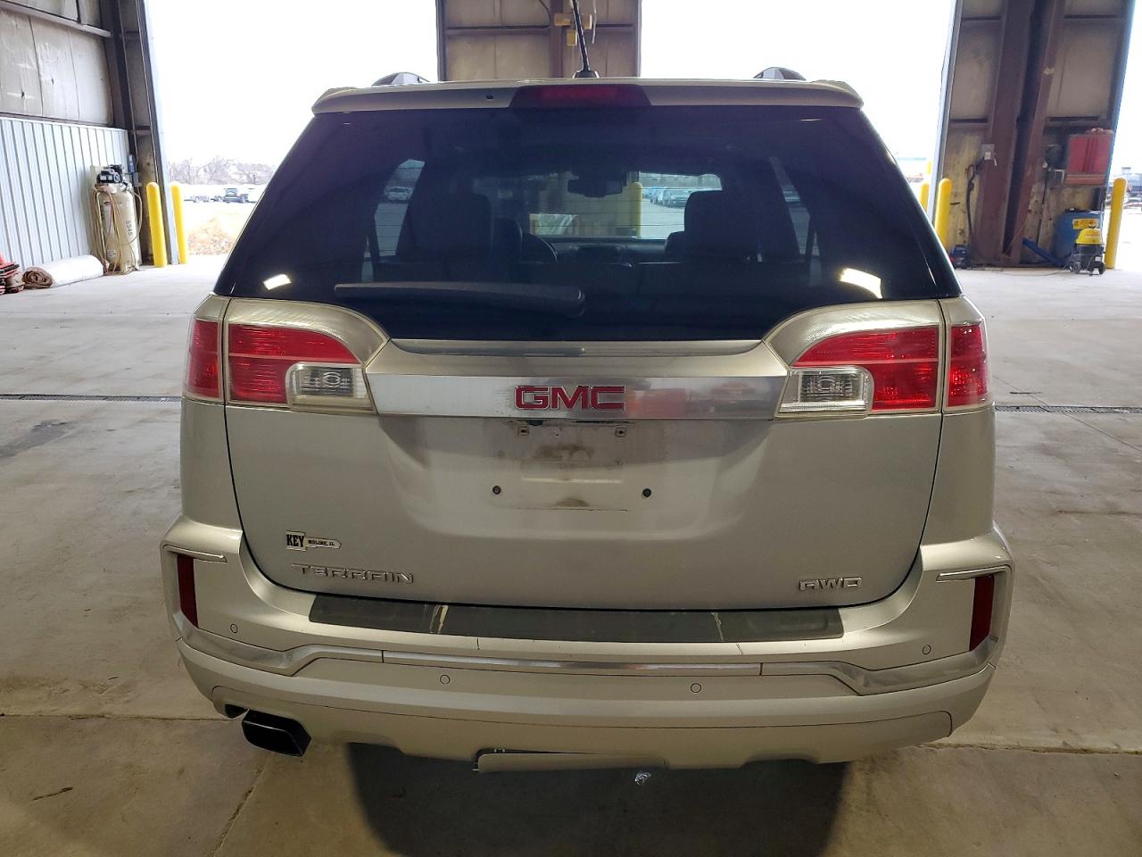 2017 GMC TERRAIN DENALI photo 6