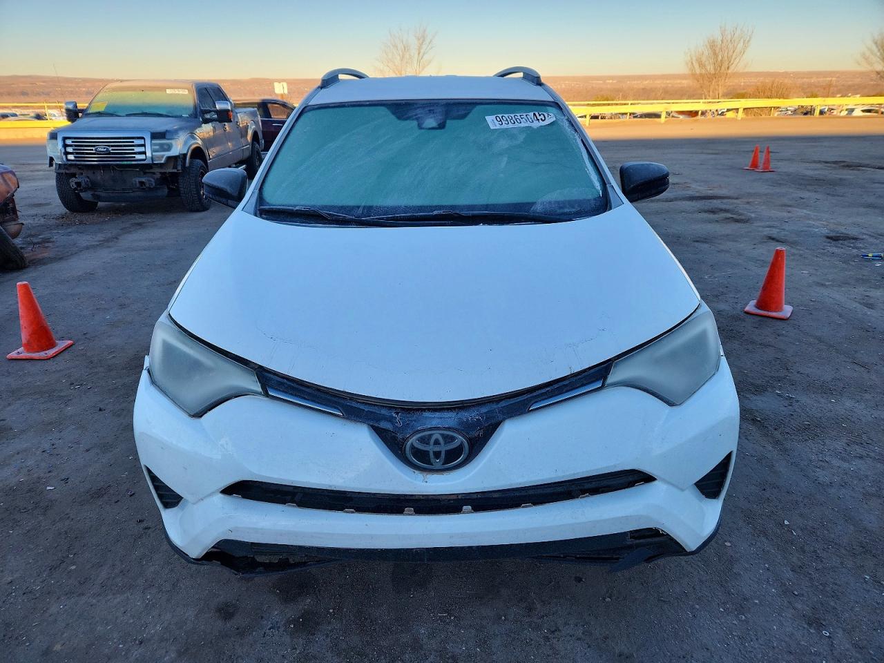 2018 TOYOTA RAV4 LE photo 9