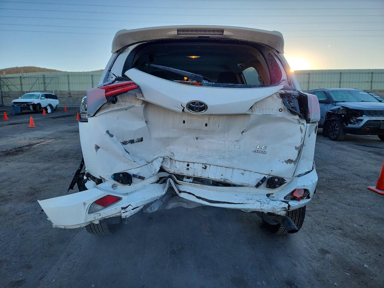 2018 TOYOTA RAV4 LE photo 11