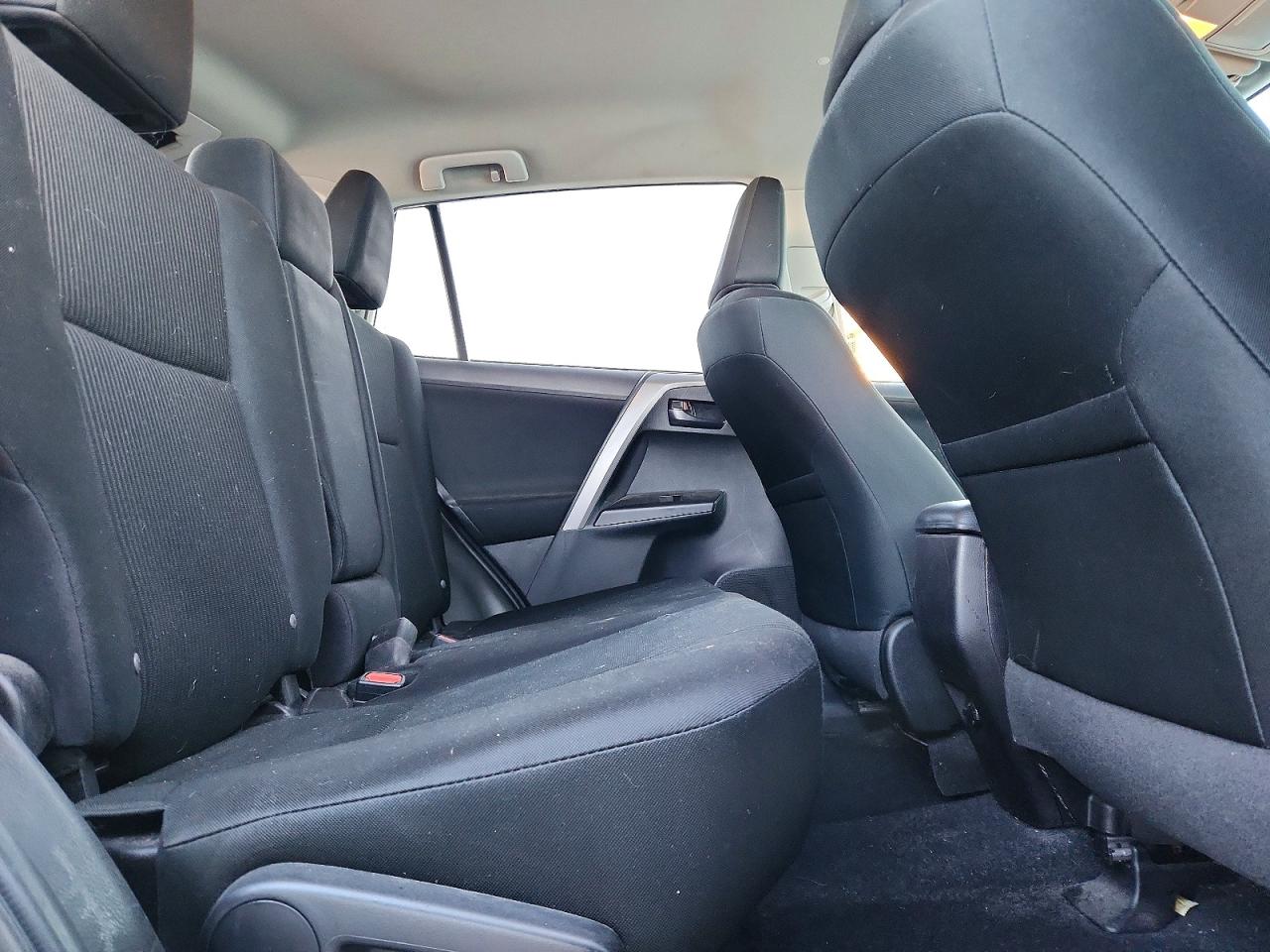 2018 TOYOTA RAV4 LE photo 19