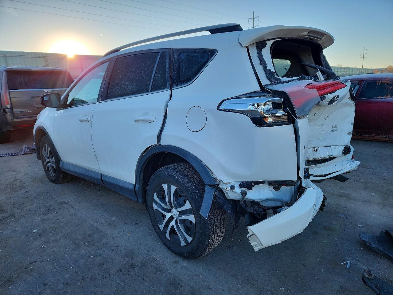 2018 TOYOTA RAV4 LE photo 3