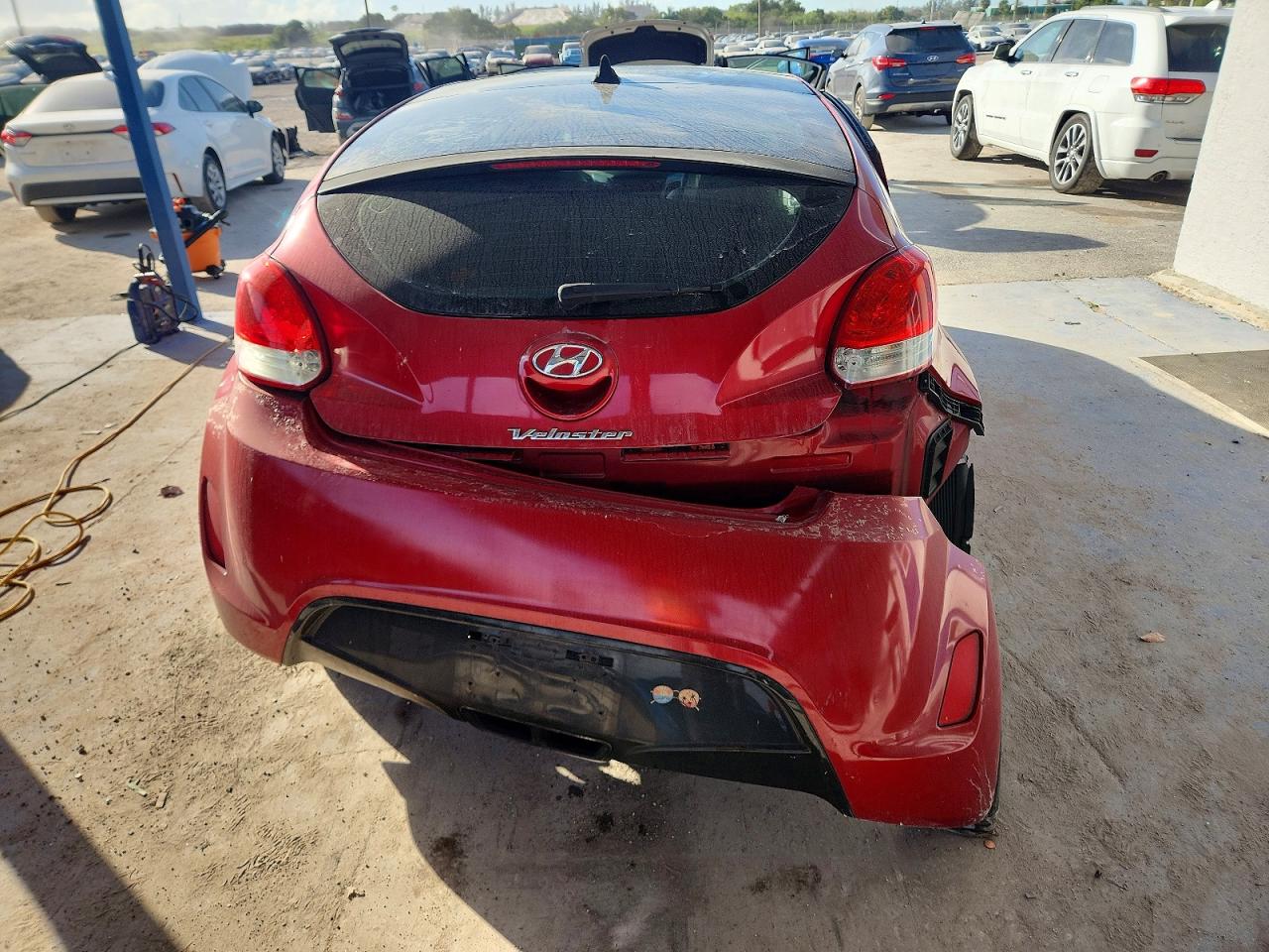 2013 HYUNDAI VELOSTER photo 6