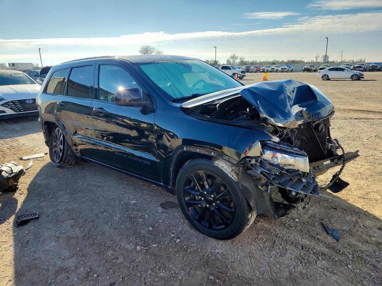 2019 JEEP GRAND CHEROKEE LAREDO photo 4