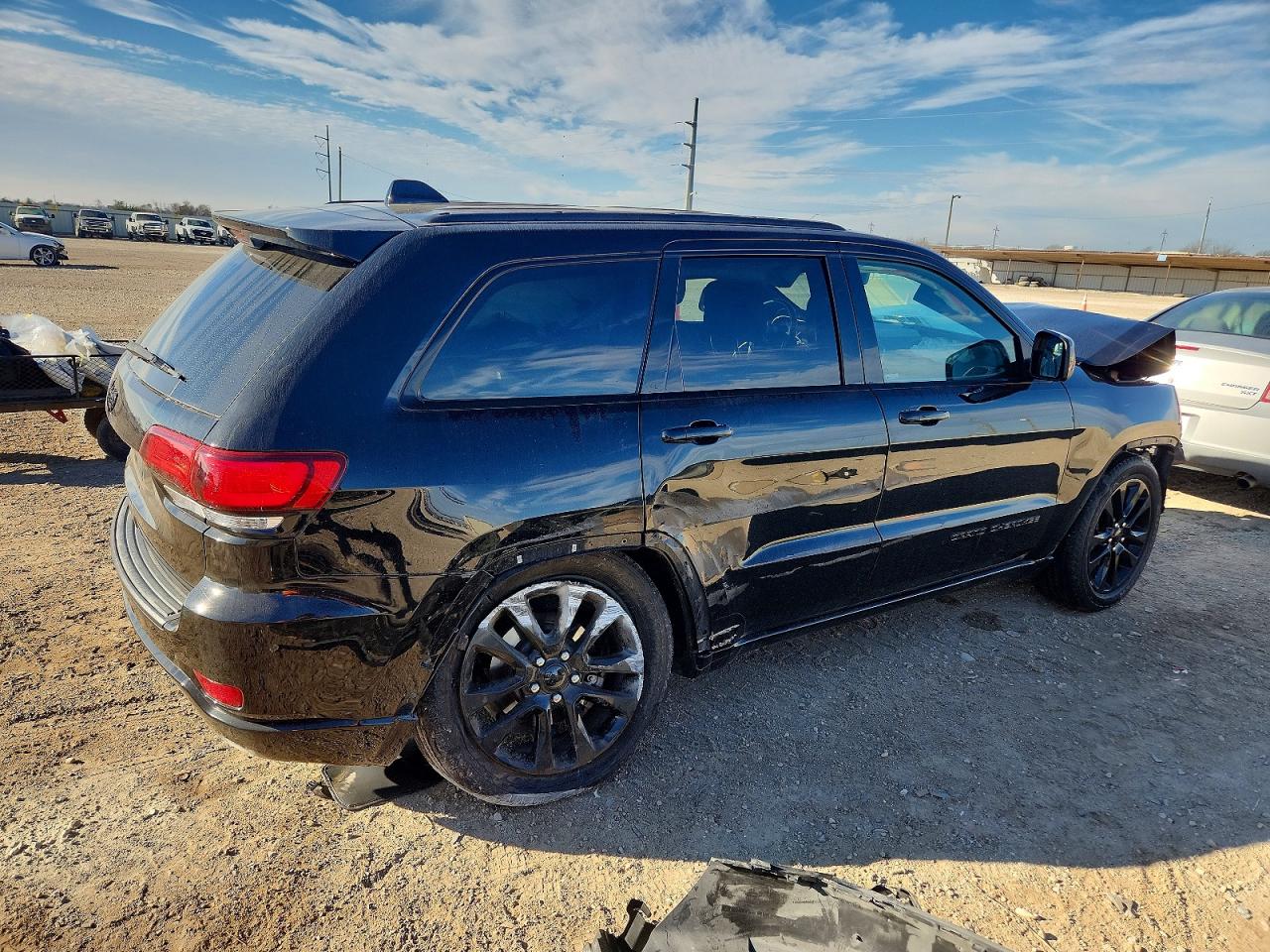 2019 JEEP GRAND CHEROKEE LAREDO photo 3