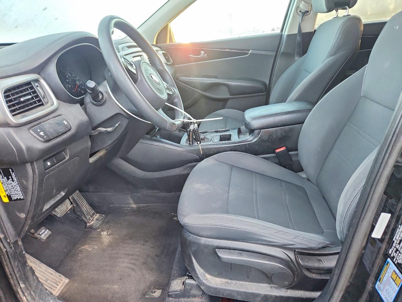 2017 KIA SORENTO LX photo 7