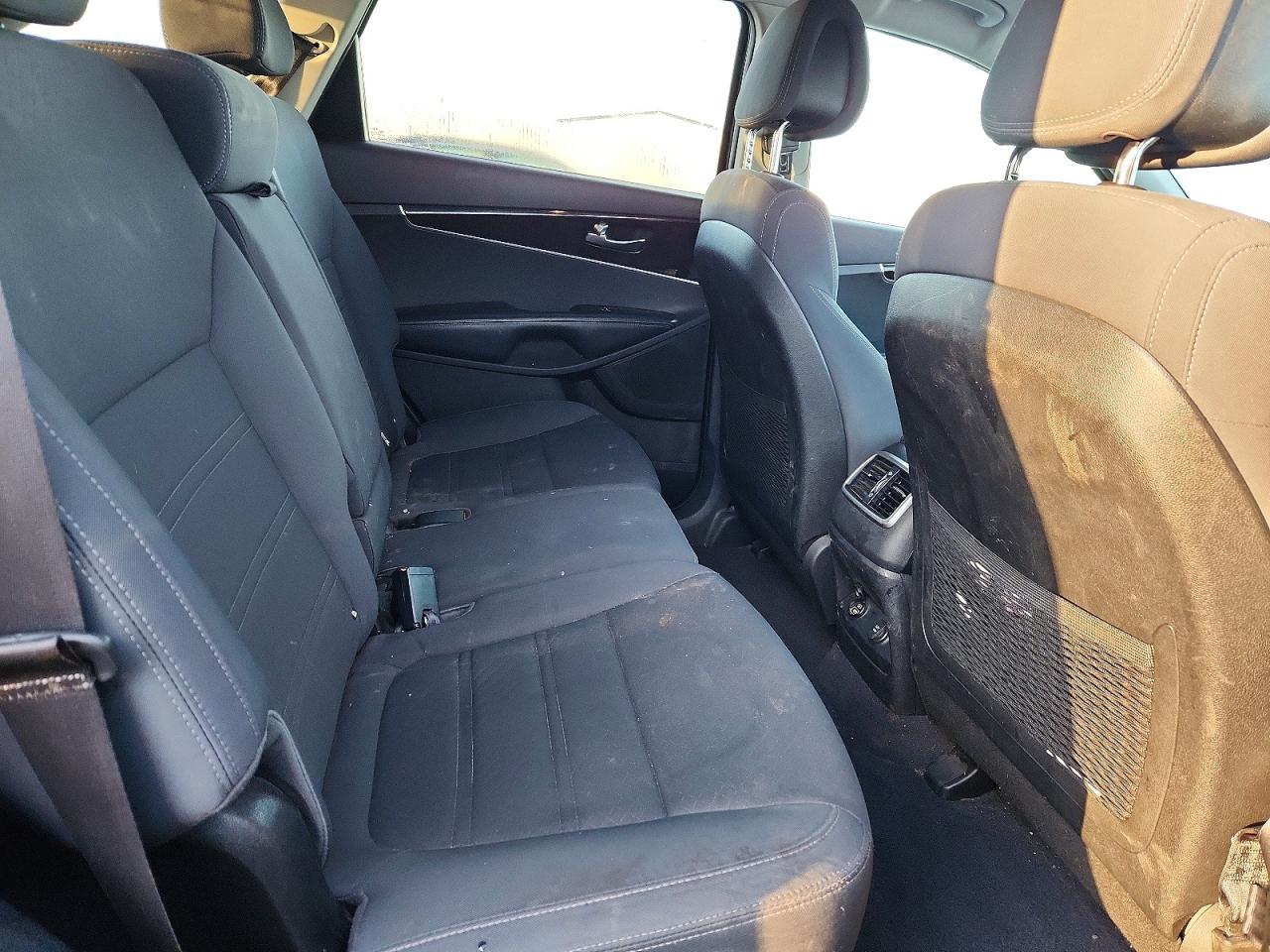 2017 KIA SORENTO LX photo 11