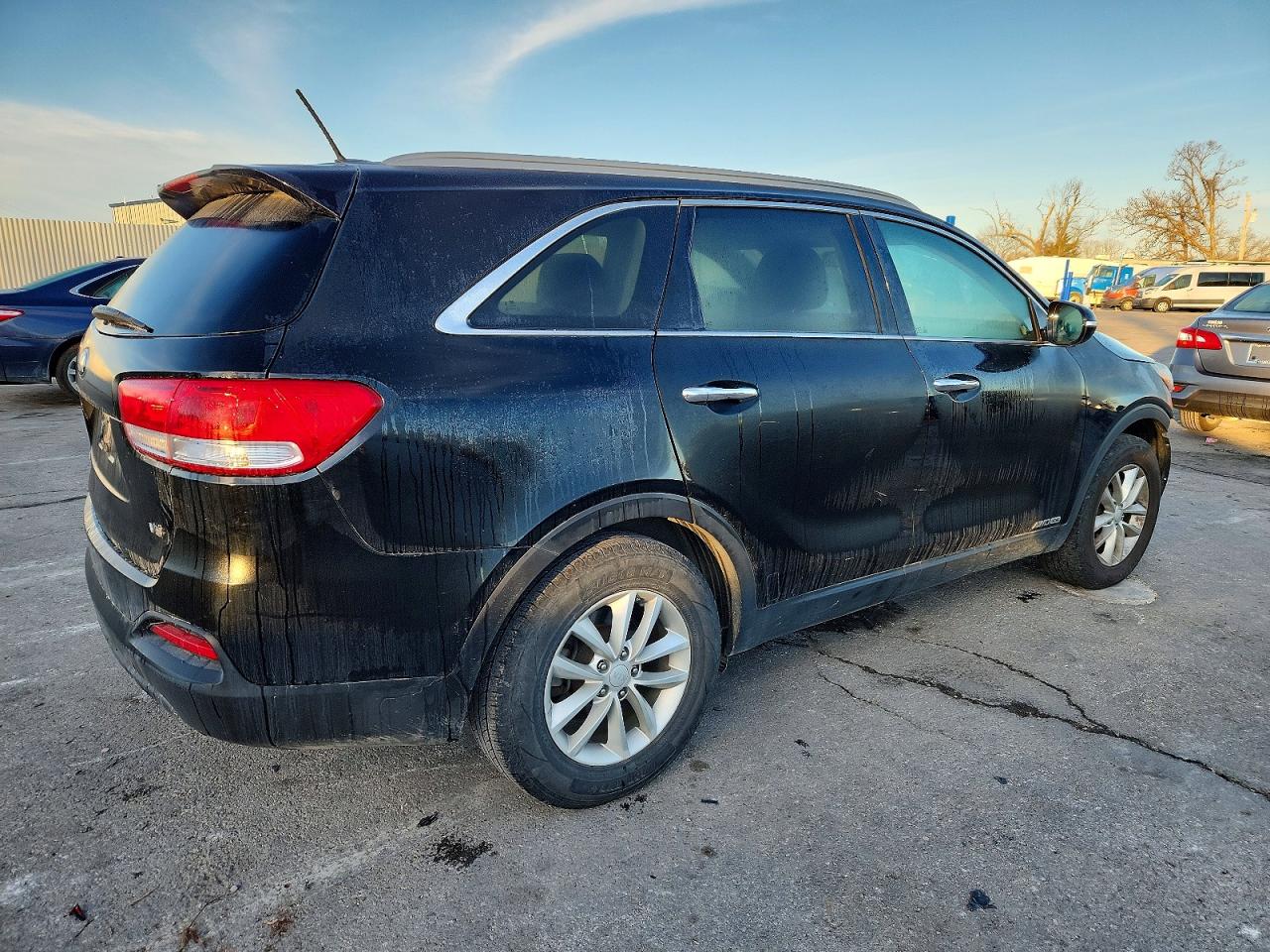 2017 KIA SORENTO LX photo 3