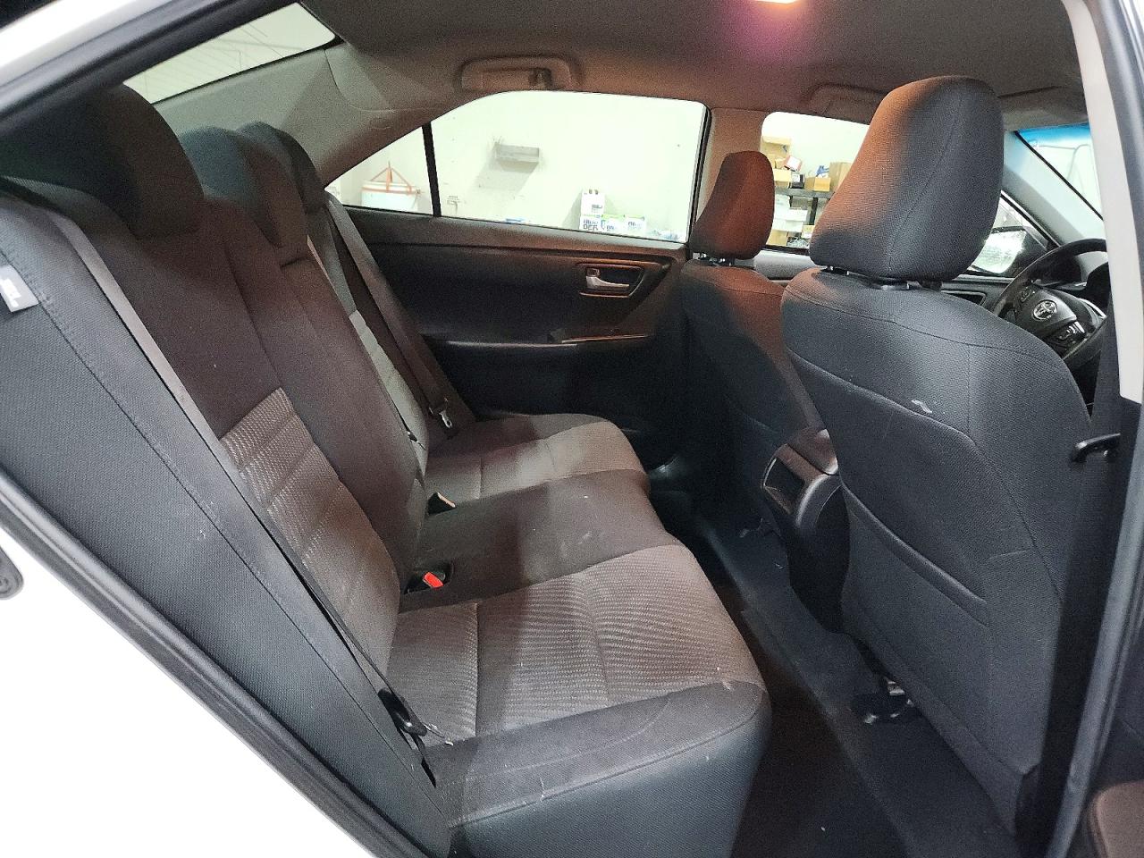 2015 TOYOTA CAMRY LE photo 10