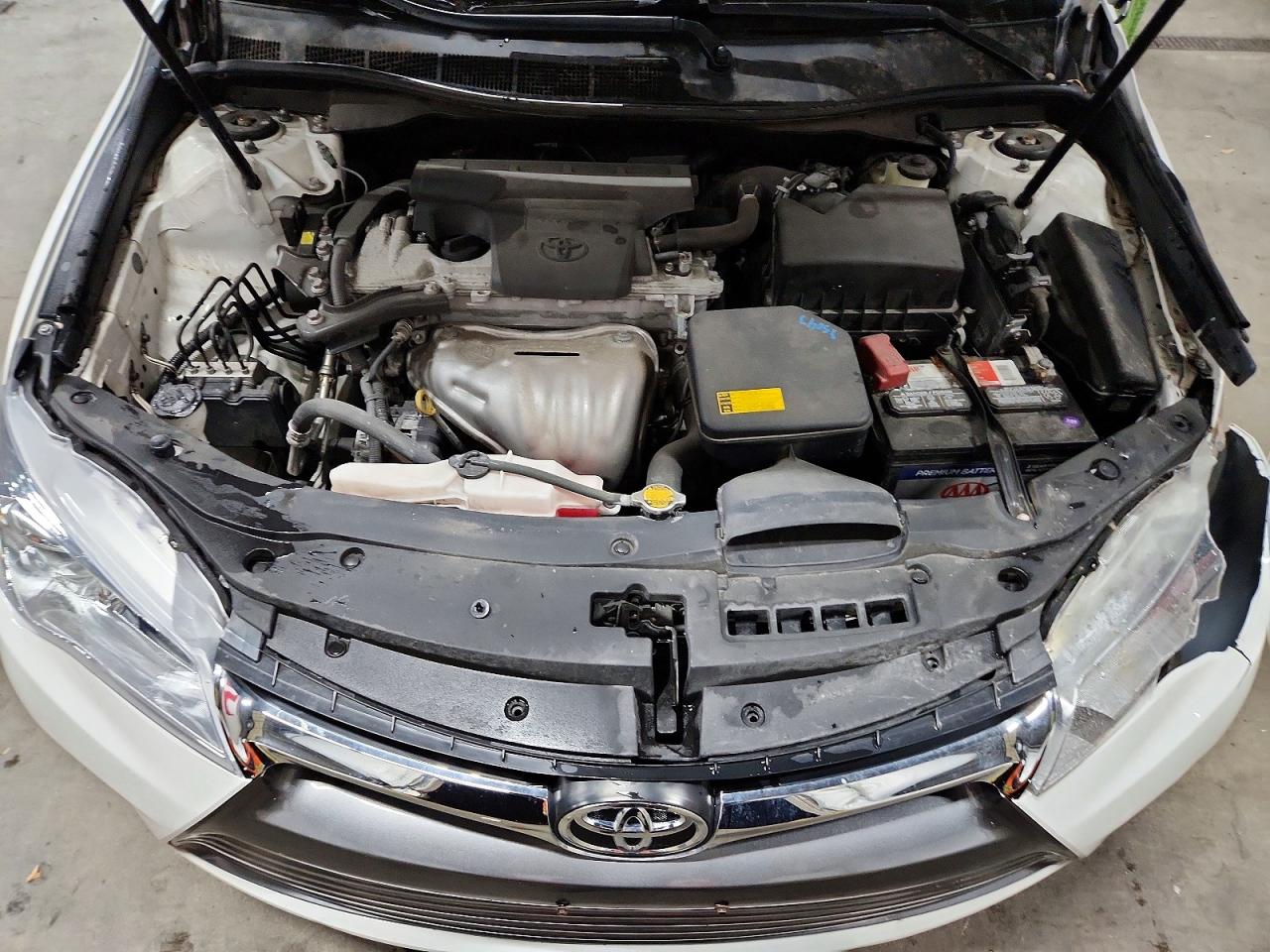 2015 TOYOTA CAMRY LE photo 11