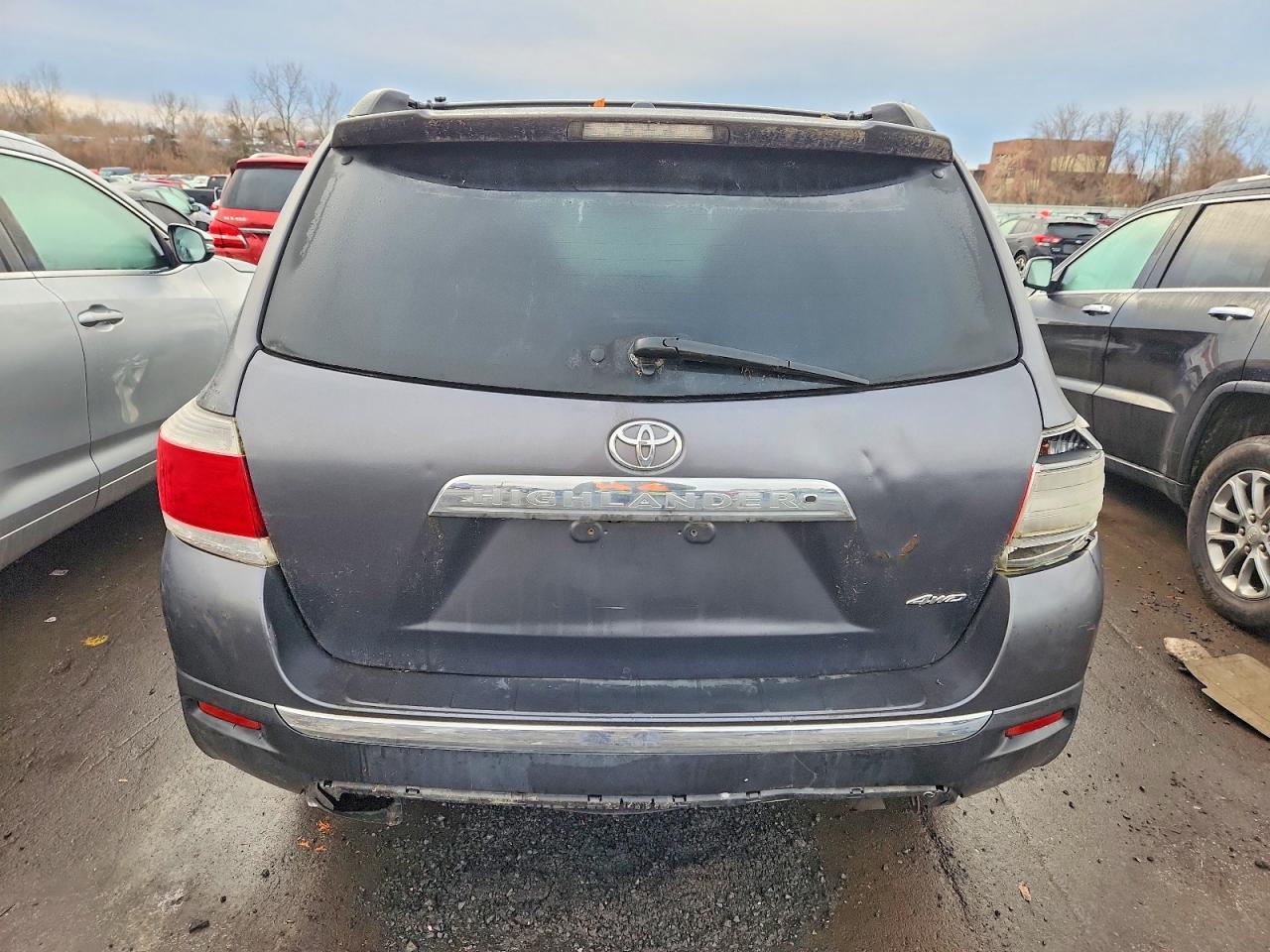 2012 TOYOTA HIGHLANDER BASE photo 6