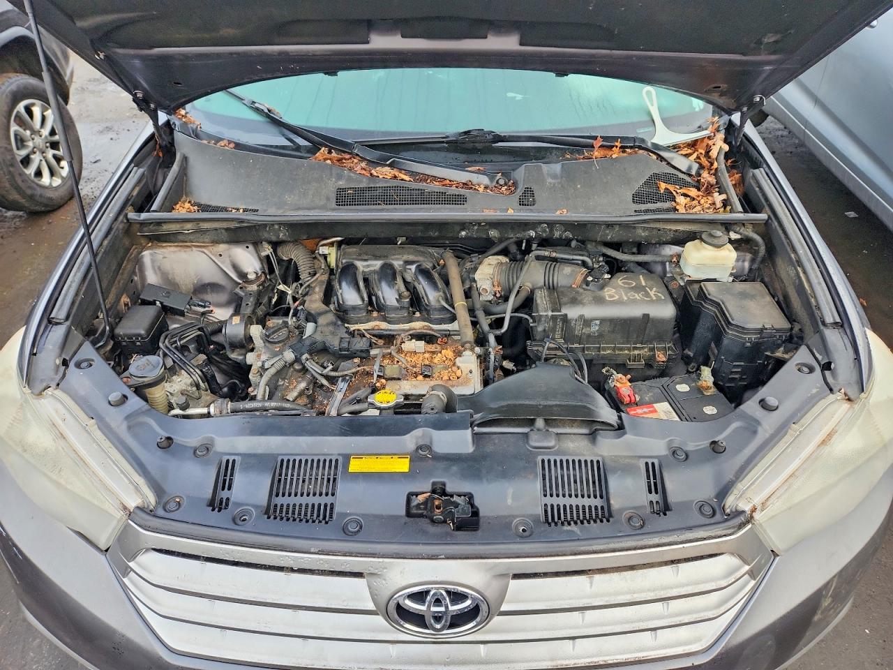 2012 TOYOTA HIGHLANDER BASE photo 12