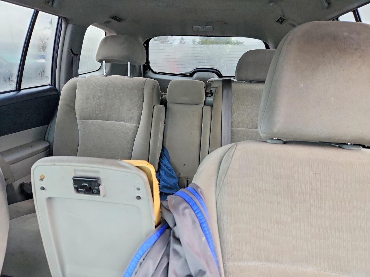 2012 TOYOTA HIGHLANDER BASE photo 10