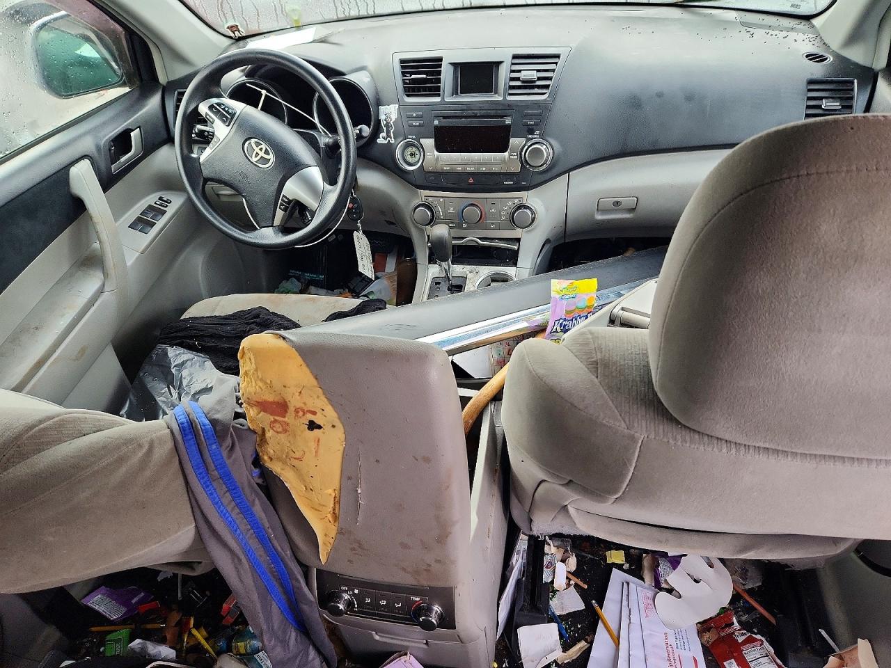 2012 TOYOTA HIGHLANDER BASE photo 8