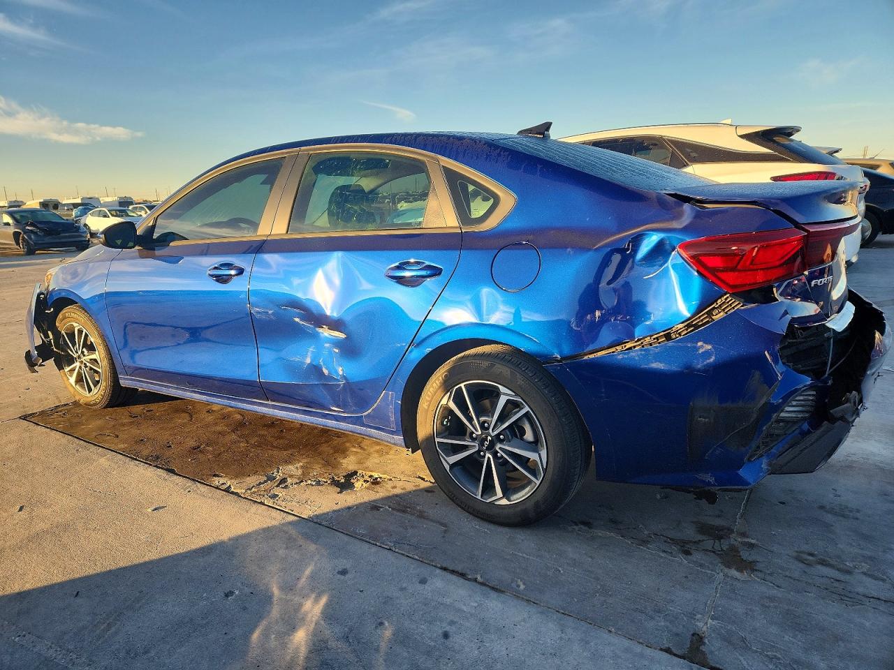 2023 KIA FORTE LX photo 2