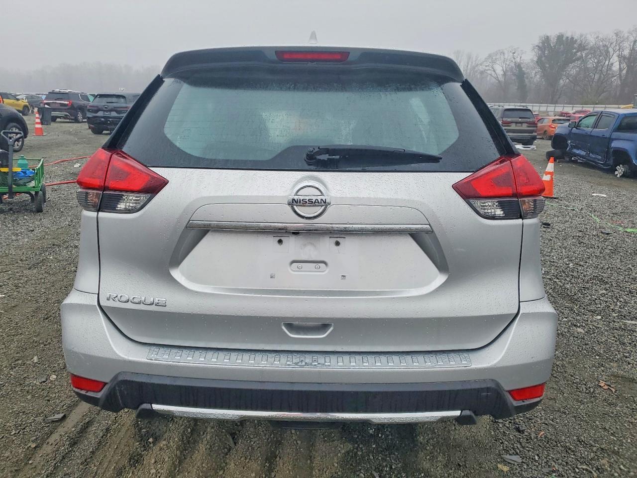 2018 NISSAN ROGUE S photo 6
