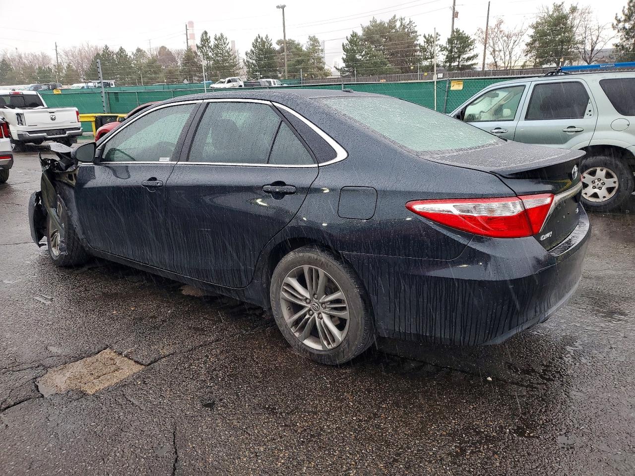 2015 TOYOTA CAMRY LE photo 2