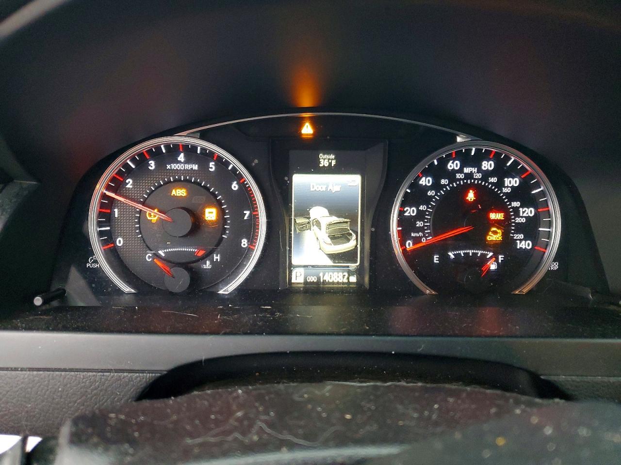 2015 TOYOTA CAMRY LE photo 9