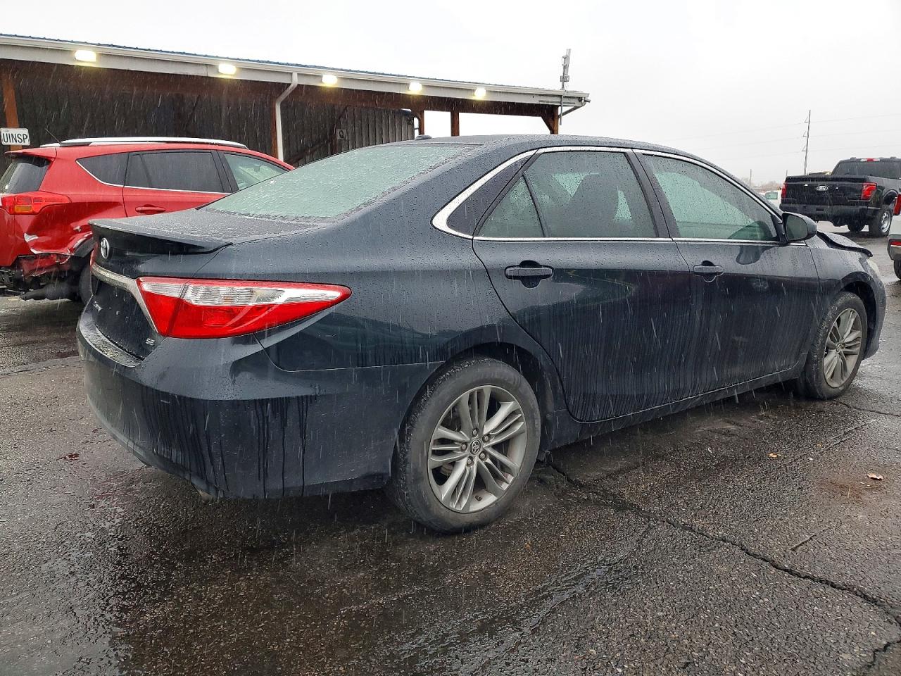 2015 TOYOTA CAMRY LE photo 3