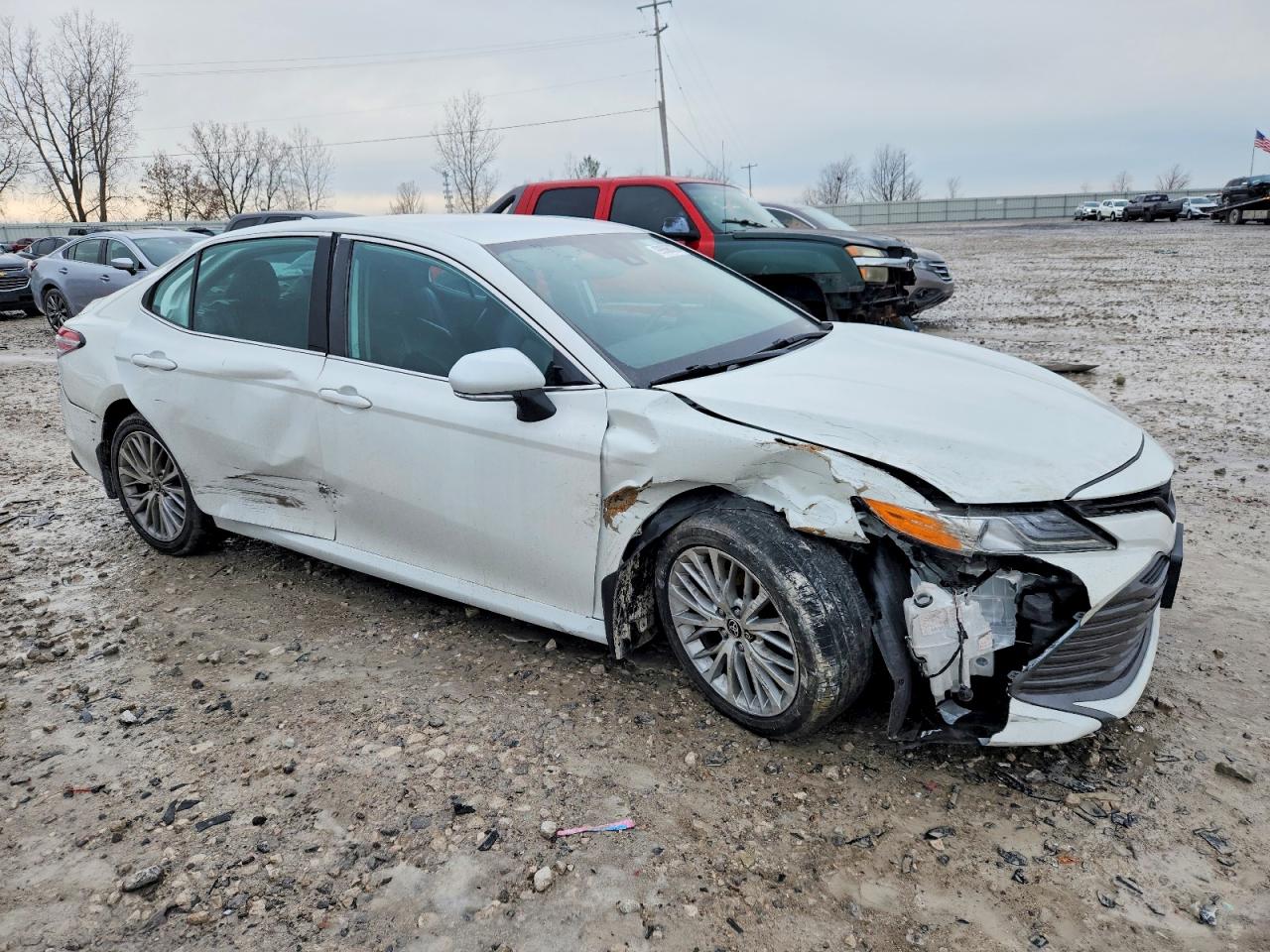 2020 TOYOTA CAMRY XLE photo 4